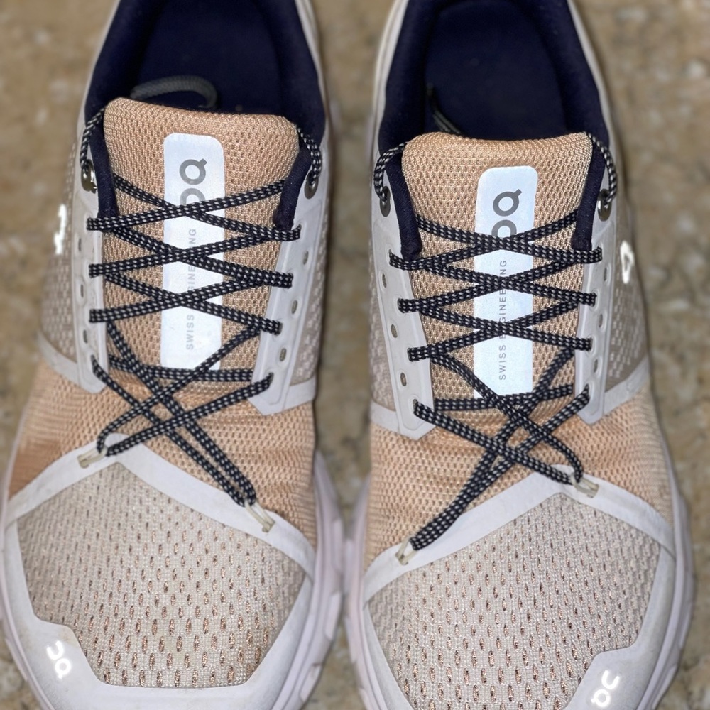 On cloud shoes W sz9